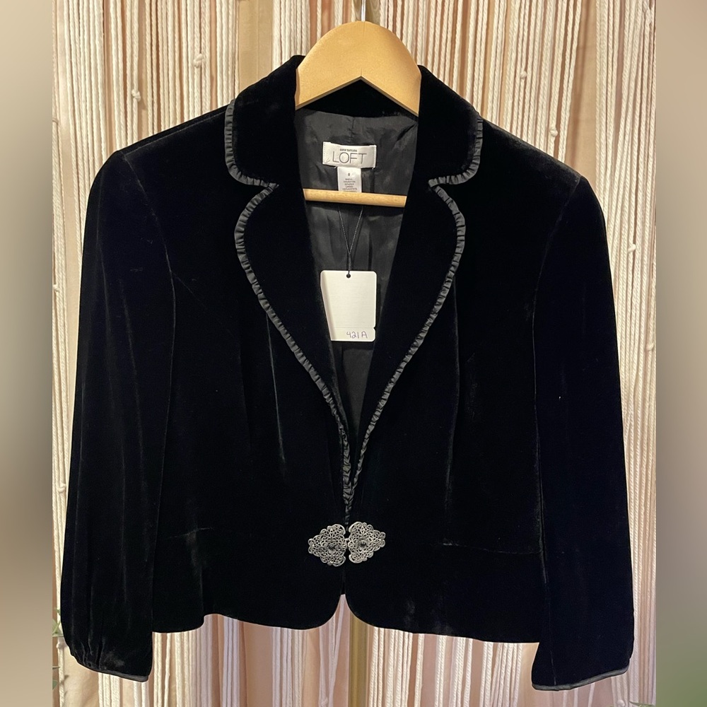 Ann Taylor LOFT black velvet cropped blazer bolero shrug w/ silver clasp closure - Picture 5 of 13